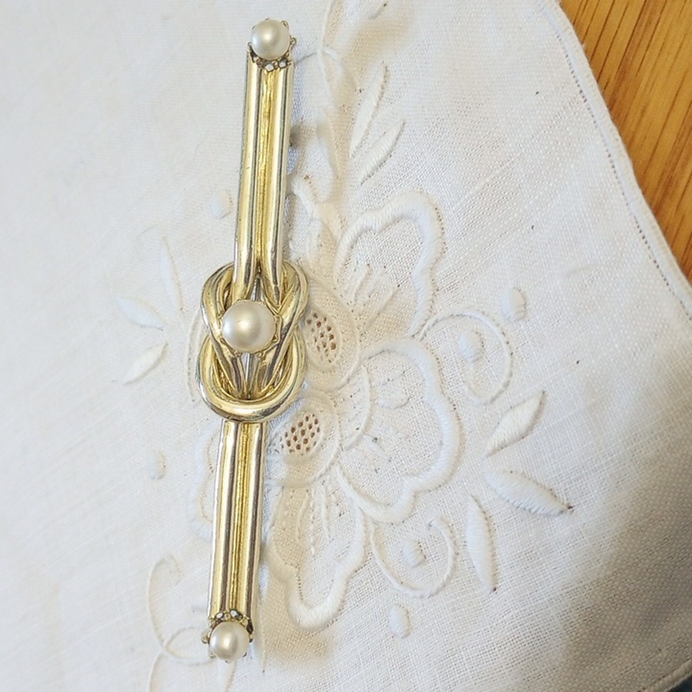 Large 4 inch gold tone lover's knot triple Pearl Vintage Coro brooch